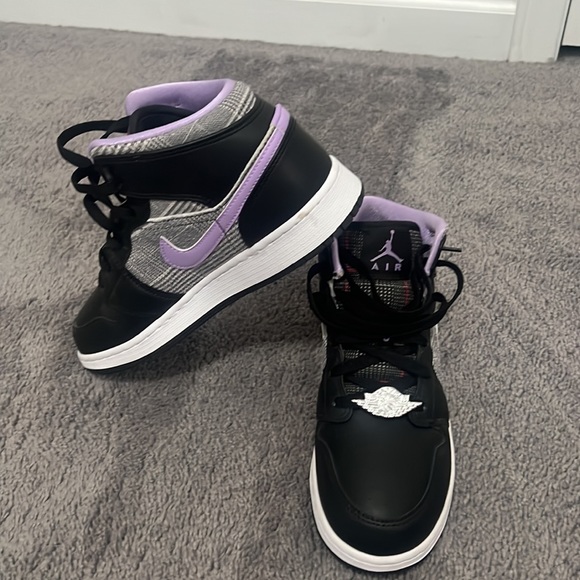 Nike Air Jordan 1 Mid Y6 - Picture 2 of 6